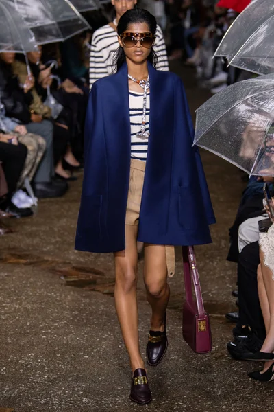 Look 10